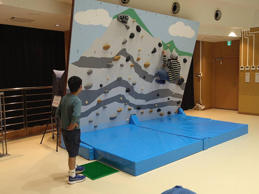 断崖登り(ボルダリング)体験